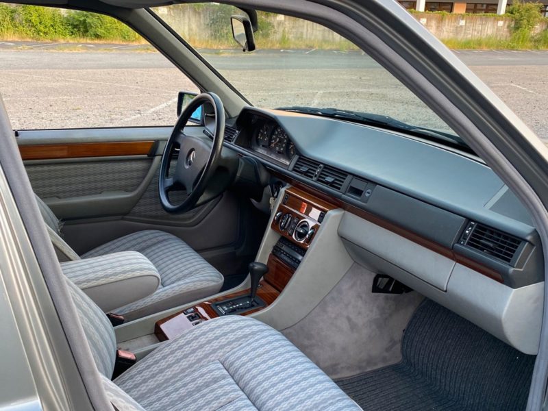 Mercedes Benz W124 300 E Oldtimer