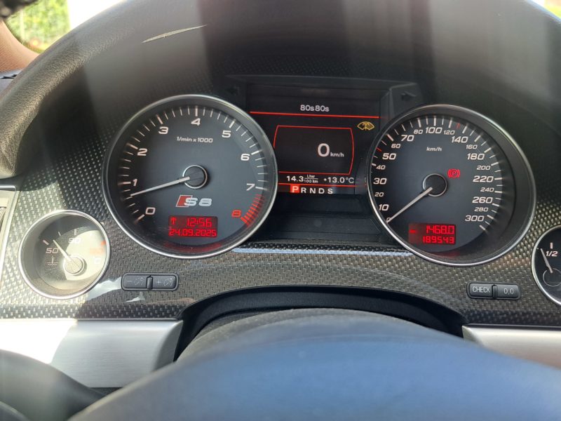 Audi s8 d3 V10