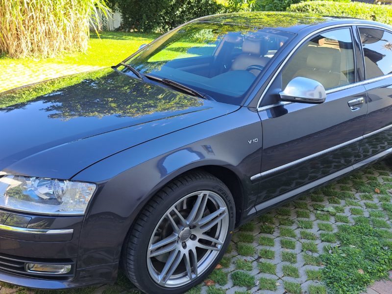 Audi s8 d3 V10