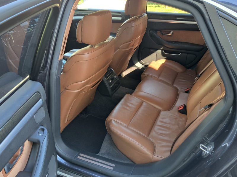 Audi s8 d3 V10